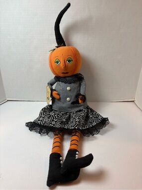 Sweet Street VTG-style 20” Halloween Pumpkin Lady Shelf Sitter NWT